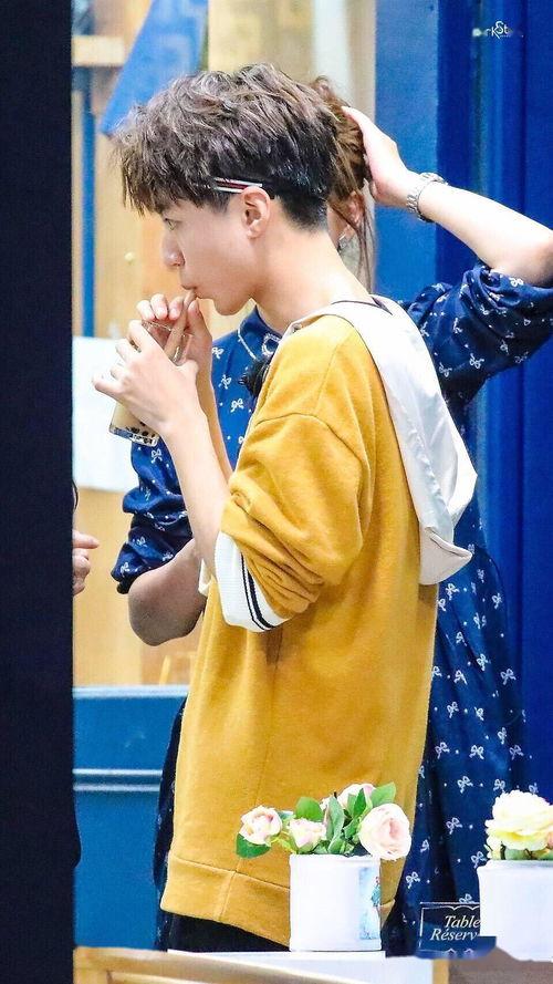 王俊凯科尔马最新爆料,揭秘偶像背后的真实生活