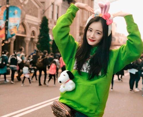 娱乐吃瓜壁纸图片可爱女,可爱女生娱乐吃瓜壁纸，带你领略青春活力  第3张